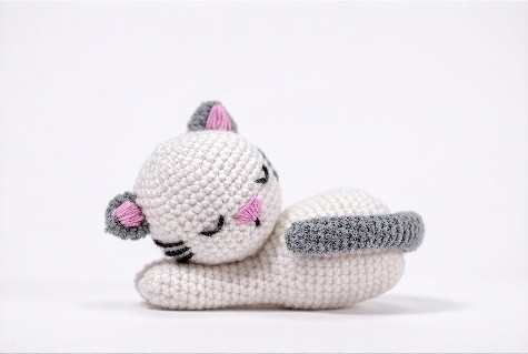 Мини хеклана играчка маца