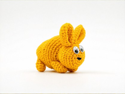 Мини хеклана играчка зека